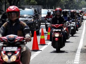 Duh, Pemotor Bajak Jalur Khusus Sepeda di Jalan Pramuka