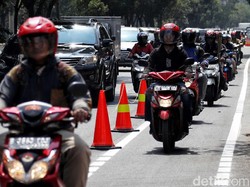 Anies Sebut Perlu Waktu Agar Jalur Sepeda Steril