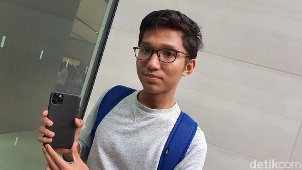 Bertahan Semalaman, Fanboy Apple Akhirnya Gaet iPhone 11 Idaman