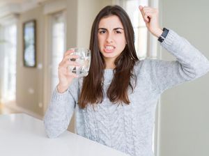 Ya Ampun! Orang-orang Ini Benci Banget Minum Air Putih Ya Ampun! Orang-orang Ini Benci Banget Minum Air Putih