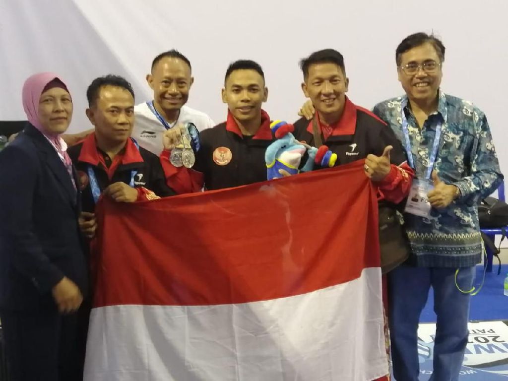 Eko Yuli Raih Dua Perak dari Kejuaraan Dunia Angkat Besi Eko Yuli Raih Dua Perak dari Kejuaraan Dunia Angkat Besi
