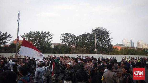Massa Aksi Bubar, Akses Jalan di Depan Gedung DPR Dibuka