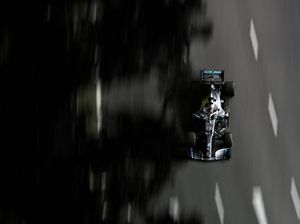 Lewis Hamilton Tercepat di FP2 GP Singapura Lewis Hamilton Tercepat di FP2 GP Singapura