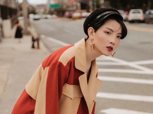 Model Cewek Ini Viral Karena Wajahnya Unik, Mirip Jungkook dan J-Hope BTS