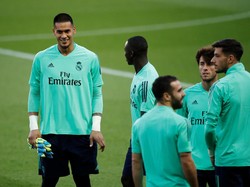 Selfie Bareng Mbappe Usai Madrid Dihajar PSG, Areola Minta Maaf