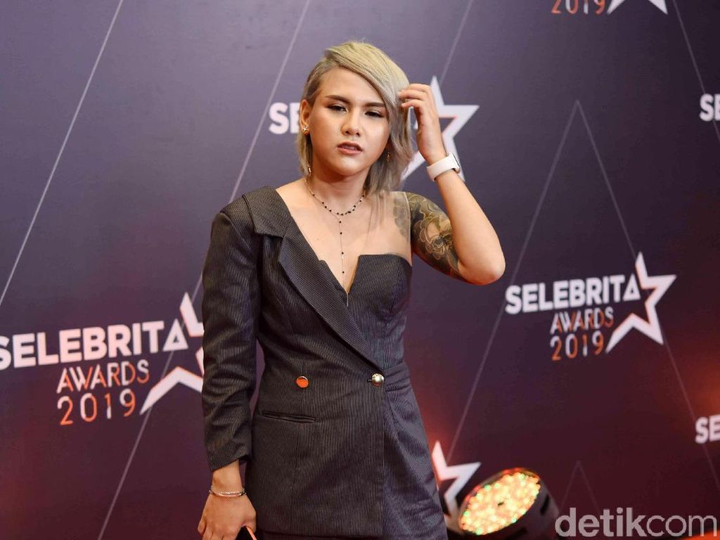 Honor Tak Kunjung Turun, Evelyn Ancam Lapor Polisi Honor Tak Kunjung Turun, Evelyn Ancam Lapor Polisi