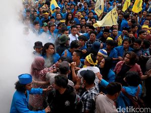Video Demo PB PMII di Depan Gedung KPK Berujung Ricuh