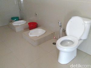 Foto: Toilet Tanpa Sekat yang Viral di Stasiun Ciamis Foto: Toilet Tanpa Sekat yang Viral di Stasiun Ciamis