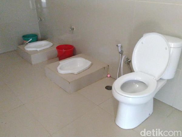 Foto: Toilet Tanpa Sekat yang Viral di Stasiun Ciamis
