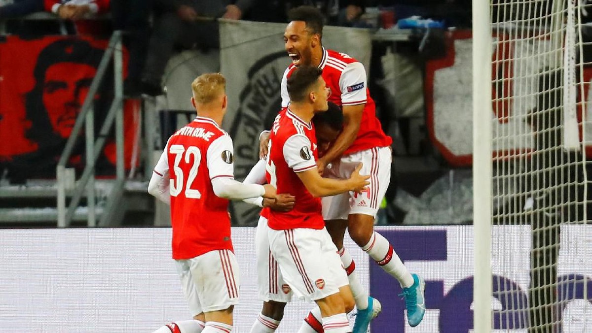 Gol Joe Willock bawa Arsenal unggul 1-0 atas Eintracht Frankfurt di babak pertama (Foto: REUTERS/Kai Pfaffenbach)