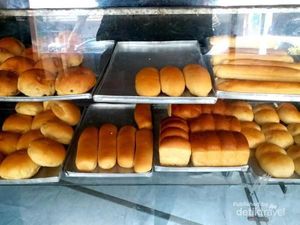 Foto: Toko Roti Legendaris di Bandung