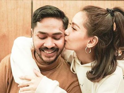 Kemesraan Onadio dan Istri yang Jelang Melahirkan