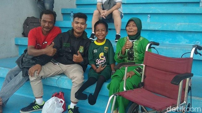 Otavio Dutra Wujudkan Mimpi Mispin, Bocah Disabilitas, Nonton Langsung Persebaya