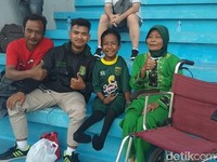 Otavio Dutra Wujudkan Mimpi Mispin, Bocah Disabilitas, Nonton Langsung Persebaya