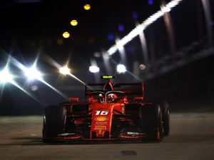 Charles Leclerc Rebut Pole di GP Singapura