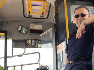 Warga Indonesia yang Banting Setir dan Jadi Sopir Bus di Australia