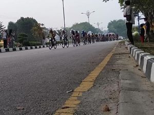 Balapan Tanpa Masker, Rider Indonesia Juara Etape II Tour de Siak 2019 Balapan Tanpa Masker, Rider Indonesia Juara Etape II Tour de Siak 2019
