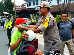 Natuna Kepri Dikepung Asap, Polres dan Pemkab Bagikan Masker