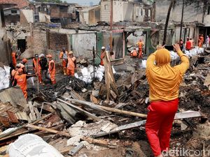Diduga Korsleting Listrik, Kerugian Kebakaran di Jatinegara Rp 2 M Diduga Korsleting Listrik, Kerugian Kebakaran di Jatinegara Rp 2 M