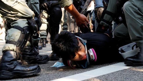 Potret Demonstran Hong Kong Kembali Beraksi di Bawah Terik Matahari