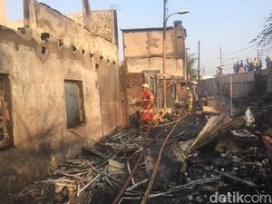 Cerita Warga soal Kebakaran di Jatinegara: Api Membesar dalam Hitung Menit Cerita Warga soal Kebakaran di Jatinegara: Api Membesar dalam Hitung Menit