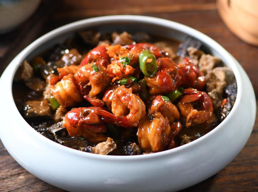 Master Chef Lin Lou Racik Hidangan Xiang yang Pedas Lezat di Jakarta Master Chef Lin Lou Racik Hidangan Xiang yang Pedas Lezat di Jakarta