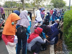 World Clean Up Day, Ratusan Warga Ciamis Punguti Sampah di Jalan