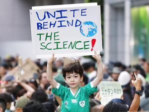 Pinker, Harari, dan Dunia Kita Pinker, Harari, dan Dunia Kita