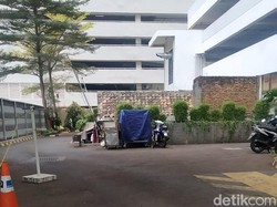 Unik! Ada Rumah Tua di Tengah Kompleks Apartemen Mewah Jakpus
