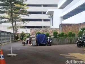 Unik! Ada Rumah Tua di Tengah Kompleks Apartemen Mewah Jakpus Unik! Ada Rumah Tua di Tengah Kompleks Apartemen Mewah Jakpus