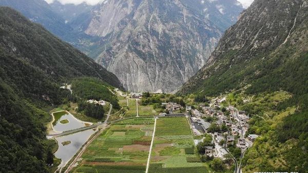 Terowongan Tembus Gunung Ini Sulap Penduduk Miskin Jadi Kaya