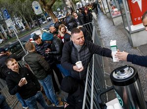 Antrean Mengular Pemuja iPhone 11 di Berbagai Negara