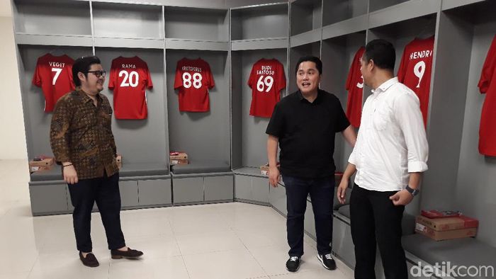 Erick Thohir berminat menjadi investor Persis Solo. (Angling Adhitya Purbaya/detikSport) Erick Thohir berminat menjadi investor Persis Solo. (Angling Adhitya Purbaya/detikSport)