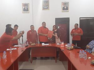 Bupati Sragen Resmi Daftar Maju Pilbup Lewat PDIP Bupati Sragen Resmi Daftar Maju Pilbup Lewat PDIP
