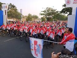 Sinergitas TNI-Polri, Ribuan Warga Jatim Ngonthel Bareng Tiga Pilar