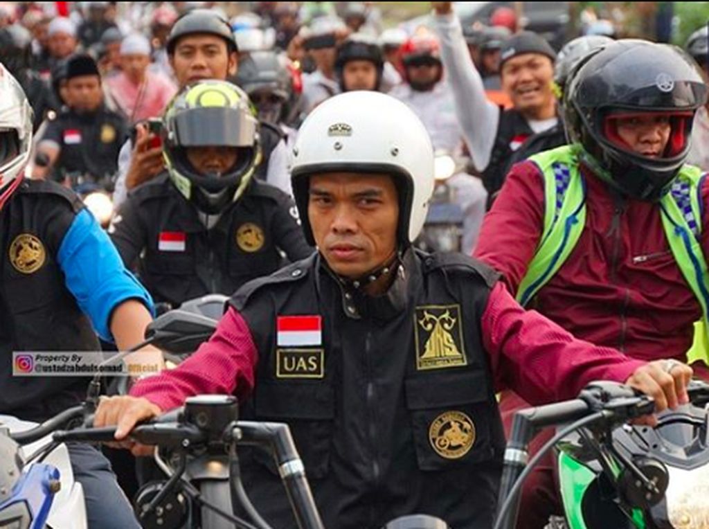 Ustaz Abdul Somad Tolak Motor Modif yang Dikasih Jamaahnya Ustaz Abdul Somad Tolak Motor Modif yang Dikasih Jamaahnya