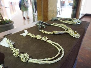 Tak Hanya untuk Nikahan dan Ketupat, Janur Juga Bisa Jadi Kalung Cantik Tak Hanya untuk Nikahan dan Ketupat, Janur Juga Bisa Jadi Kalung Cantik