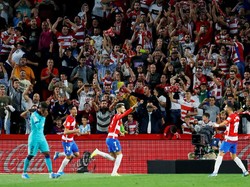 Dengan hasil ini, Granada untuk sementara memuncaki klasemen Liga Spanyol dengan 10 poin dari lima pertandingan. Mereka unggul selisih gol atas Sevilla yang belum bertanding dan Atletico Madrid. Reuters/Marcelo Del Pozo.