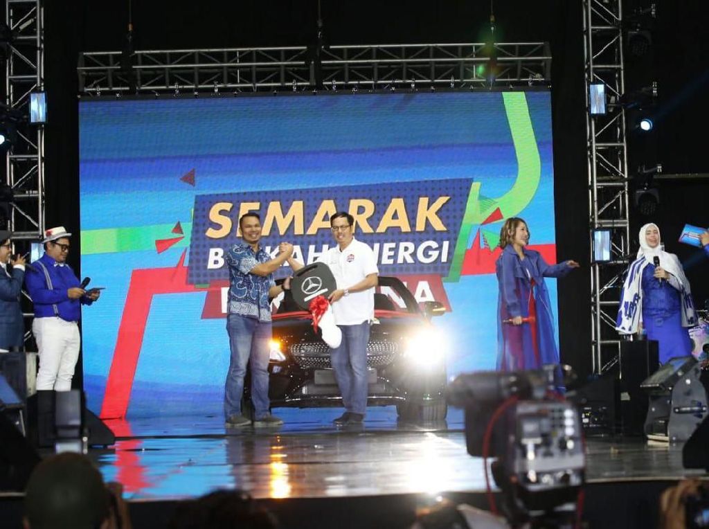 Pria Ini Shock Menang Hadiah Mercy C 300 AMG Cabriolet Pria Ini Shock Menang Hadiah Mercy C 300 AMG Cabriolet