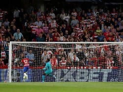 Barcelona sudah kebobolan saat pertandingan baru berjalan dua menit. Gol itu dicetak oleh Ramon Azeez. Reuters/Marcelo Del Pozo.