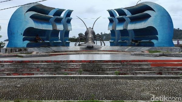 Tugu Lobster Sinabang Tak Terawat