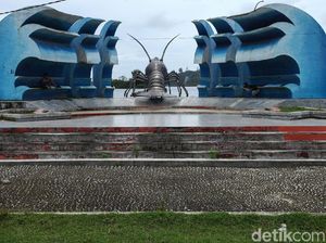 Tugu Lobster Sinabang Tak Terawat