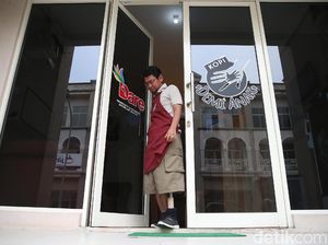 Pantang Berpangku Tangan, Barista Ini Berjuang Meski Cuma Punya Satu Kaki Pantang Berpangku Tangan, Barista Ini Berjuang Meski Cuma Punya Satu Kaki