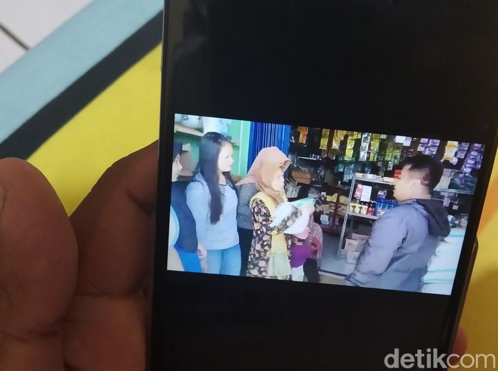 Warga Sumedang Kecewa BPNT Beras 10 Kg Diterima Hanya 8 Kg Warga Sumedang Kecewa BPNT Beras 10 Kg Diterima Hanya 8 Kg