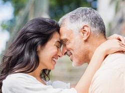 Amankah Hubungan Seks saat Istri Sudah Menopause? Ini Kata Dokter