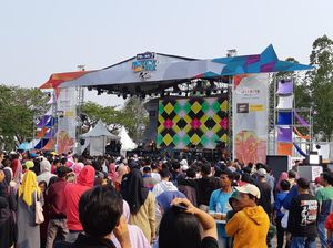 Seru! Warga Serang Serbu Nobar Bareng MotoGP Aragon Seru! Warga Serang Serbu Nobar Bareng MotoGP Aragon