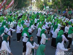 Heboh! 75 Ribu Warga Gorontalo Goyang Mopobibi Pecahkan Rekor MURI
