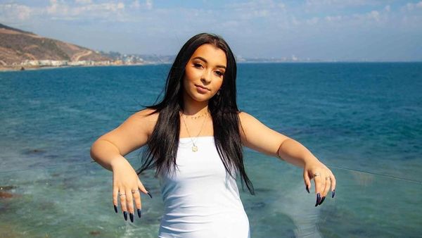 Foto: Selebgram di Bawah Umur yang Suka Foto Seksi, Bikin Ayahnya Kesal