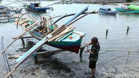 Melihat Perbaikan Kapal Pemburu Lobster di Simeulue