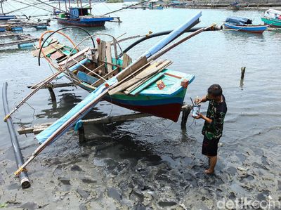 Melihat Perbaikan Kapal Pemburu Lobster di Simeulue